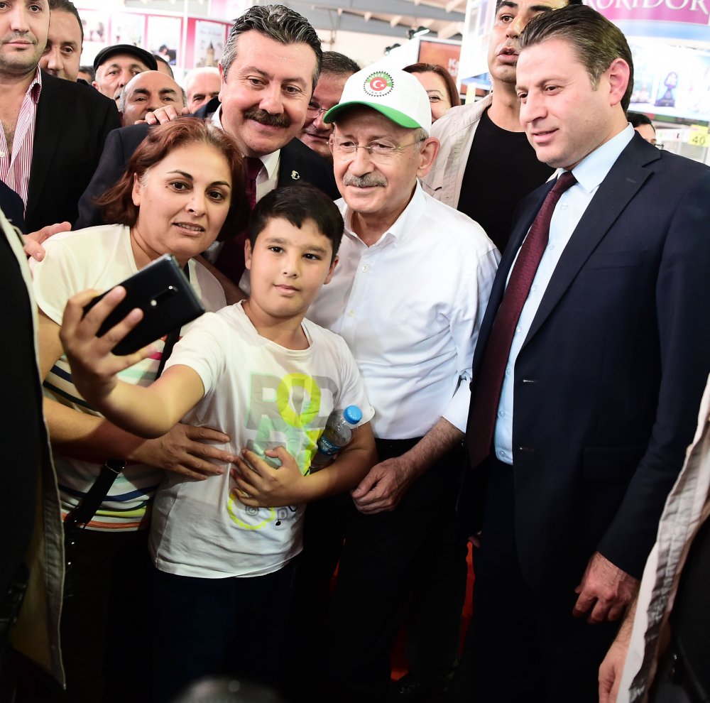 Kılıçdaroğlu Merzifon 3. Kitap Fuarı'nı ziyaret etti