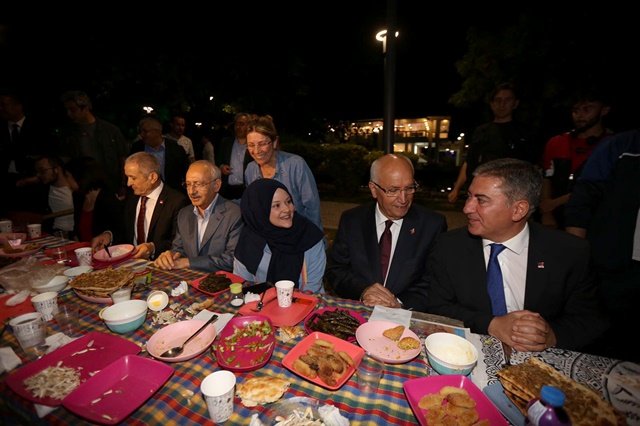 Kılıçdaroğlu, Ankara Minübüsçüler Esnaf Odası iftarına katıldı