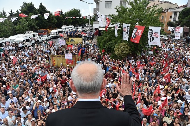 Kılıçdaroğlu, İstanbul Kağıthane'de vatandaşlarla buluştu