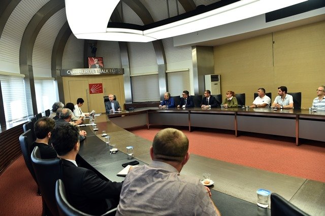 Kılıçdaroğlu, Mimarlar Odası Ankara Şube Başkanı ve beraberindeki heyetle görüştü