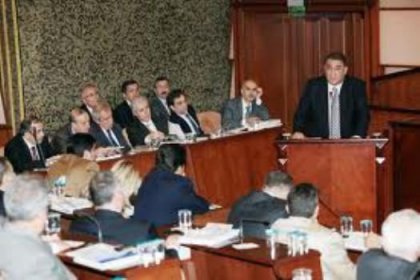 CHP'li meclis üyeleri salonu terk etti
