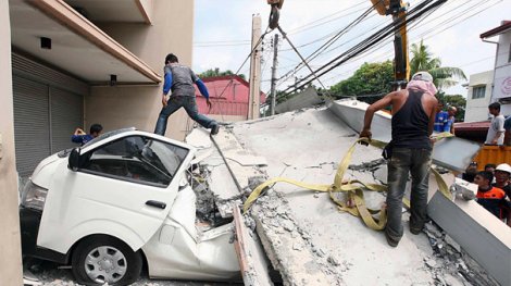 Asya 7.2 büyüklüğündeki depremle sarsıldı