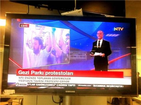 NTV önünde protesto