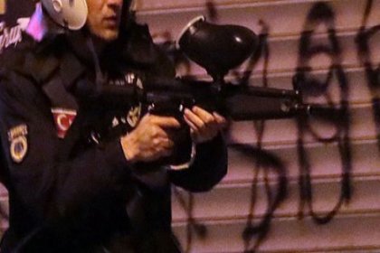 5 metreden defalarca plastik mermi atışı