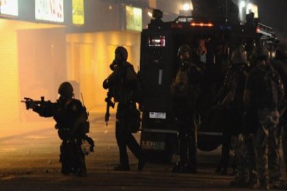 ABD'de sokak ayaklanması: Ferguson'da Ulusal Muhafız Birliği konuşlandırılıyor