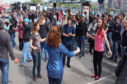 Kadıköy'de halaylı kutlama