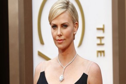 Yargıç Charlize Theron yorumu yüzünden işinden oldu