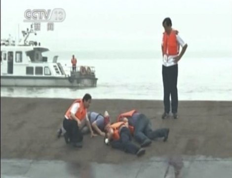 Çin'de 458 kişiyi taşıyan gemi battı