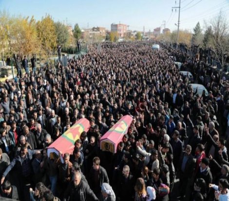 Diyarbakır’da öldüren gençleri on binler toprağa verdi