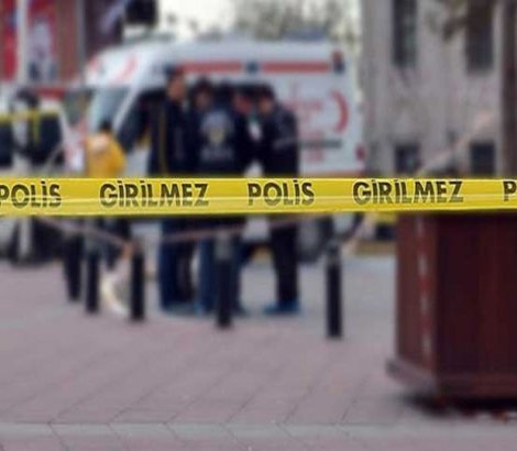 Ekmek almaya çıkan polis aracında ölü bulundu