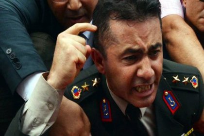 Düşmüş hükümetin bakanı Öztürk; Şehit yakını ama Üniformalı