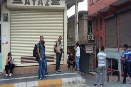 Polis Diyarbakır'da gazeteci Mehveş Evin'i gözaltına almak istedi