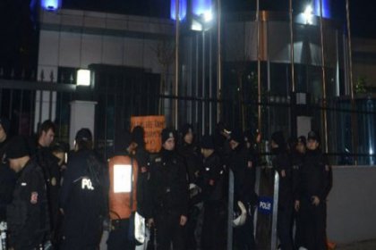 Yeni Akit binasından, MHP'li protestoculara ateş açıldı iddiası