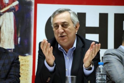 CHP yapınca soruşturma açılmıştı... Nevşehir'de valili muhtarlı 'Evet' toplantısı