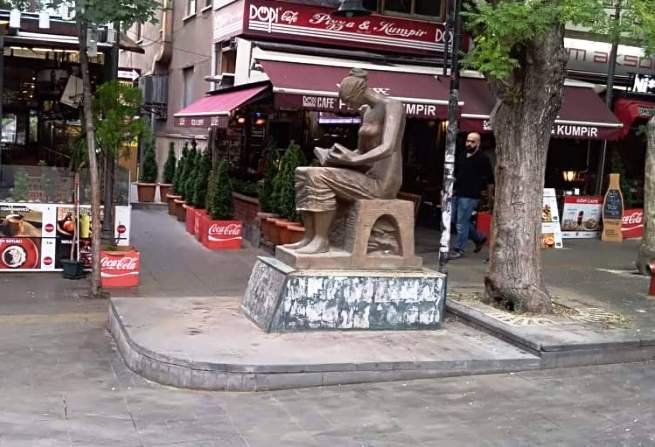 Ankara'daki İnsan Hakları Anıtı'nın çevresindeki polis bariyerleri kaldırıldı