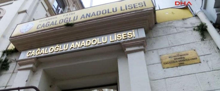 Cağaloğlu Anadolu Lisesi velilerinden, müdür hakkında 'öğrencilere hakaret ettiği' iddiasıyla suç duyurusu