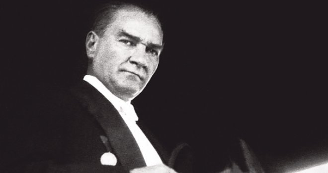 Milli eğitim müdürü, bakanlığın 'Atatürk posteri asın' talimatını silmiş