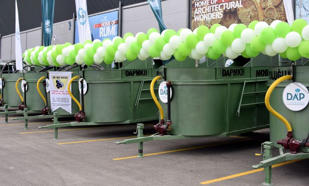 Van'da üretilen 'mobil koyun banyoluğu' çiftçilere dağıtıldı