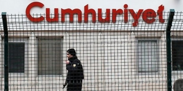 Yönetimi değişen Cumhuriyet'te ilk işten çıkarmalar başladı