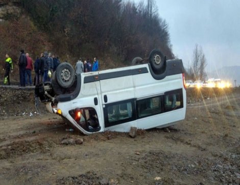 Zonguldak'ta madencileri taşıyan minibüs takla attı: 12 yaralı