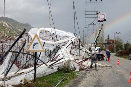 Anamur'u hortum ve fırtına vurdu, seralarda milyonlarca liralık hasar oluştu