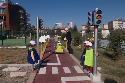 Çocuklara trafik kuralını böyle anlatacaklar: Kırmızı ışıkta geçme kul hakkı yeme