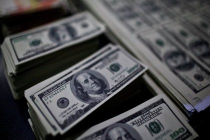 Dolar, haftanın son gününde 4.82 seviyesinde