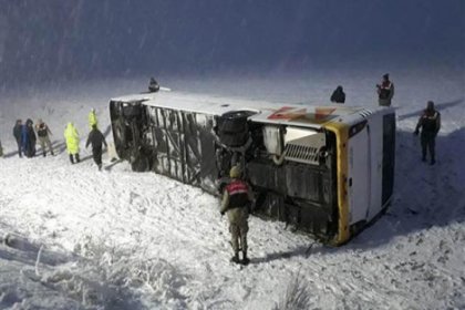 Erzurum'da yolcu otobüsü devrildi: 18 yaralı