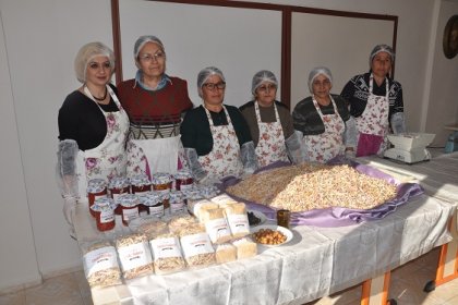 Somalı emekçi kadınların ürettiği nohutlu tarhana ve domates salçası labaratuar ortamında onaylandı