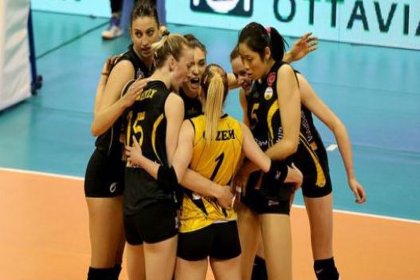 Yeni Akit yazarı Ahmet Gülümseyen: Vücut hatları görünüyor, bayan voleybol takımı olmasın