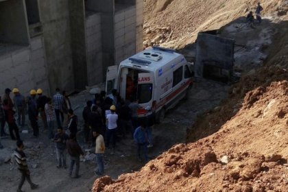 Yüksekova'da iş cinayeti: İskele çöktü, dördüncü kattan düşen 2 işçi yaşamını yitirdi