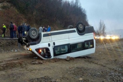 Zonguldak'ta madencileri taşıyan minibüs takla attı: 12 yaralı