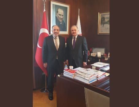 AKP'li Mustafa Yeneroğlu'ndan şehit cenazesinde saldırıya uğrayan Levent Gök'e geçmiş olsun ziyareti