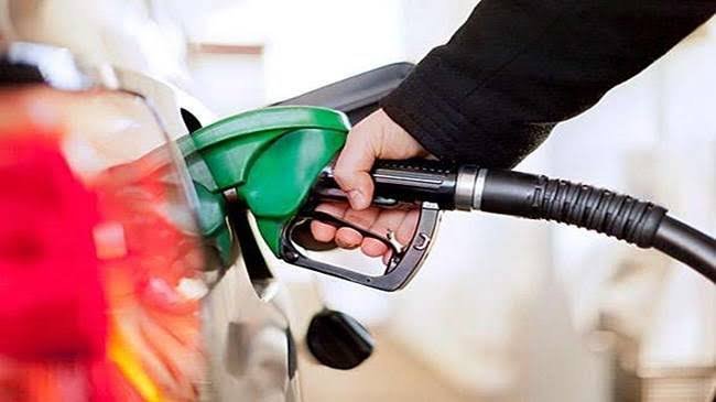 Benzine ve motorine zam geldi