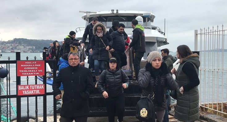 Boğaz turunda bir kişi denize düşerek hayatını kaybetti