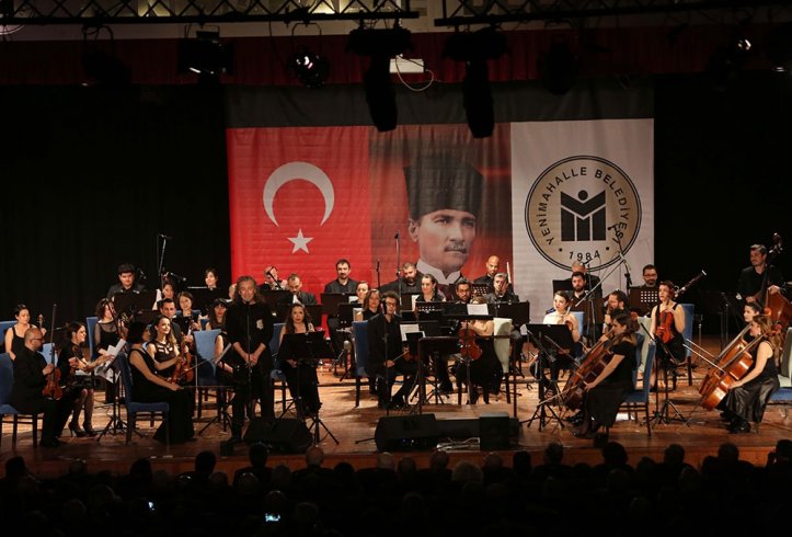 Cumhuriyet Gazetesi 95. yaşını Eskişehir Büyükşehir Belediyesi Senfoni Orkestrası’nın verdiği konserle kutladı