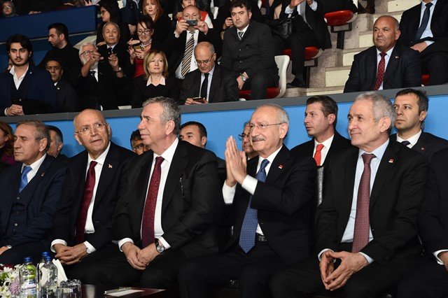 Kılıçdaroğlu 'Kızılcagün: Bir Cumhuriyetin Doğuşu' tiyatral gösterisini izledi