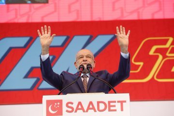 Temel Karamollaoğlu, Saadet Partisi 7. olağan kongresinde yeniden genel başkan seçildi