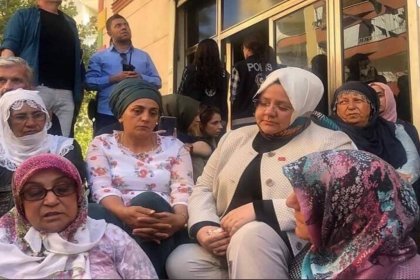 Aile Bakanı, HDP önündeki oturma eylemine katıldı, İYİ Parti'den tepki geldi: Bir devletin adeta çöküşünün fotoğrafı