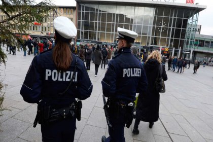 Almanya'da aylarca 'kadın polis' olarak görev yapan Ömer K. yakalandı: Görevimi gerçekten sevgiyle yaptım