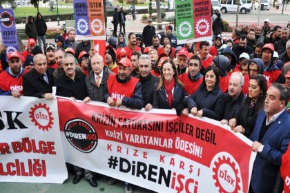 DİSK: Kriz büyürken ekmeğimiz küçülüyor!