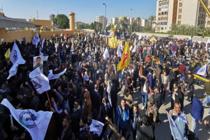 Irak'ta Haşdi Şabi'yi vuran ABD'nin elçiliğini basma girişimi: Elçi, Bağdat'tan tahliye edildi