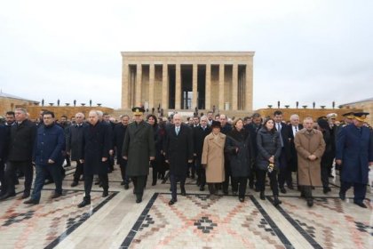 Kılıçdaroğlu, Anıtkabir'de İsmet İnönü'yü anma törenine katıldı