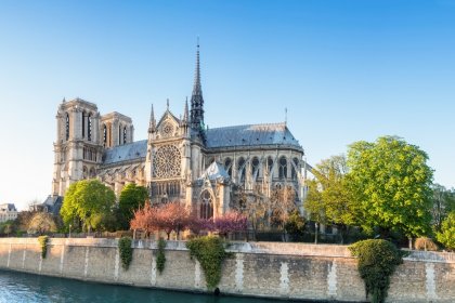 Notre Dame Katedrali ne zaman yapıldı?