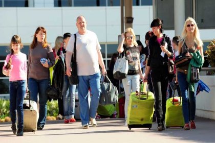 Türkiye'ye gelen yabancı turist sayısı arttı, harcama azaldı