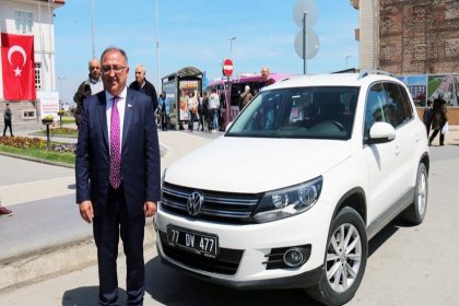 Yalova Belediye Başkanı Salman, makam aracını iade etti