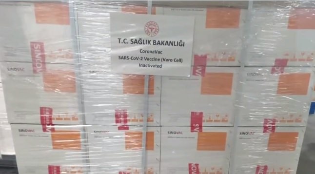 Bakan Koca; 'Pekin gümrüğünde görülen COVID-19 vakası sebebiyle, beklenen aşılarımızın gelişi bir iki gün ertelenmiştir'