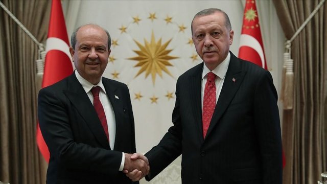 Erdoğan'dan, KKTC Cumhurbaşkanı seçilen Ersin Tatar'a tebrik telefonu