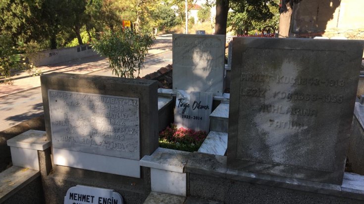 İBB, ressam Tiraje Dikmen'in çöken mezarının bakımını yaptı