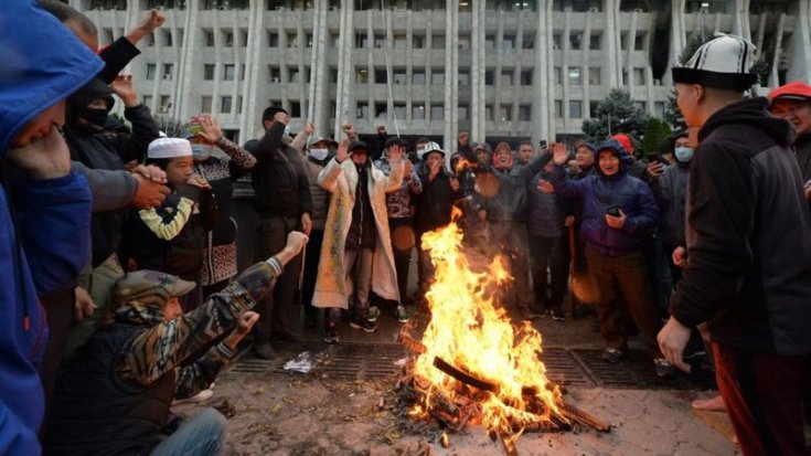 Kırgızistan'da protestolar sonrası pazar günü yapılan genel seçim iptal edildi